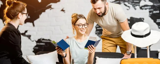 emprendedores felices por crear su agencia de viajes en estados unidos 2025