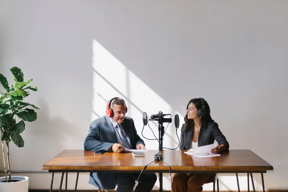 recibir pagos de un podcast con una llc