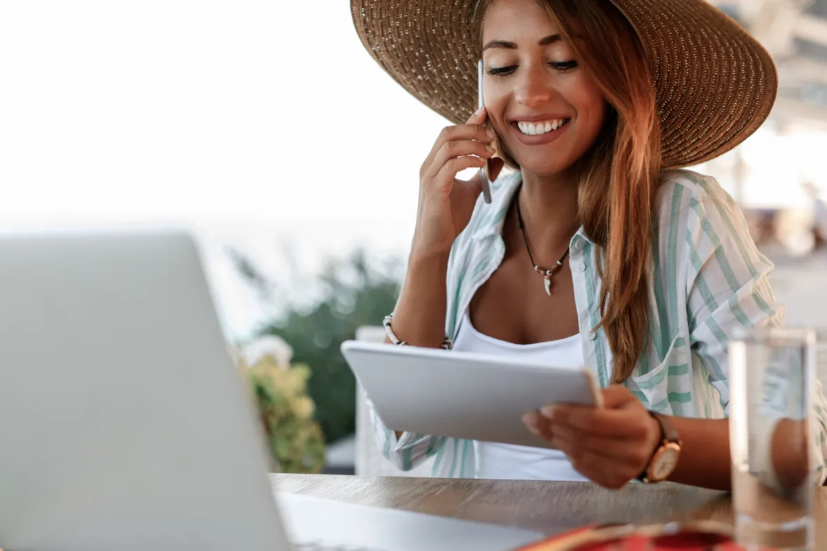 empresaria feliz por llevar tus impuestos al dia en florida con prodezk