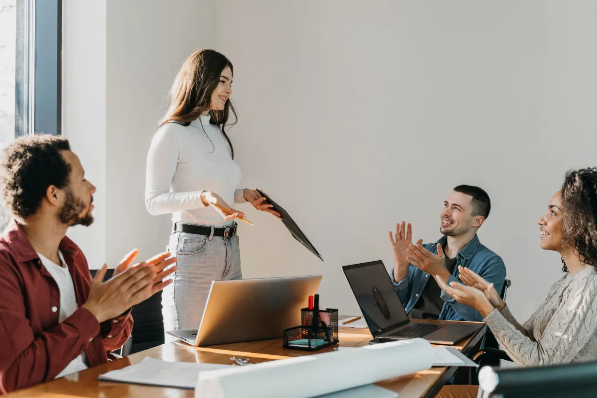 agencia de marketing digital feliz por crear empresa en florida