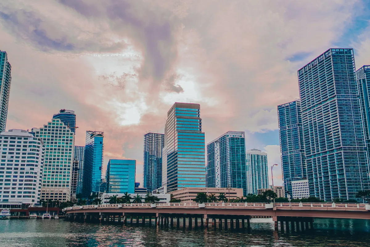 como crear una empresa en miami