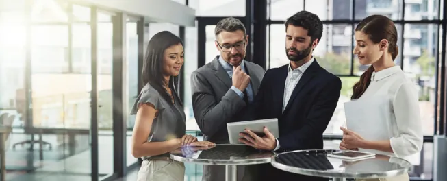 equipo financiero prepara income tax para llc 2025