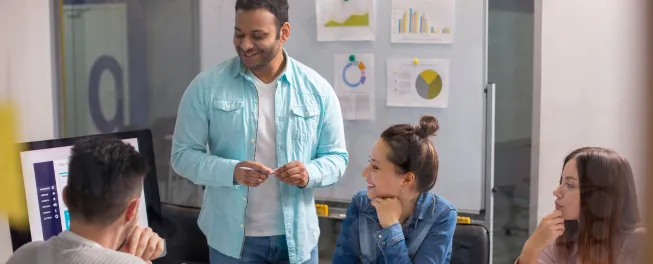 sales team desarollan estrategias para aumentar los ingresos de la startup